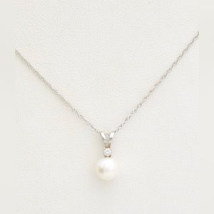 Splendid Pearls
14K 0.03 ct. tw Diamond & 6-6.5mm Pearl Pendant Necklace